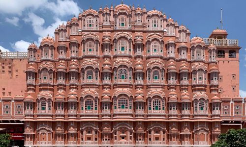East_facade_Hawa_Mahal_Jaipur_from_ground_level_(July_2022)_-_img_01